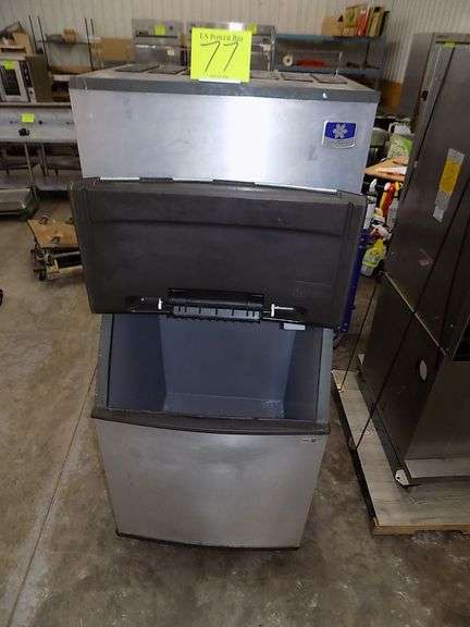 Manitowac Air Cooled Ice Machine W/Stoarage Bin