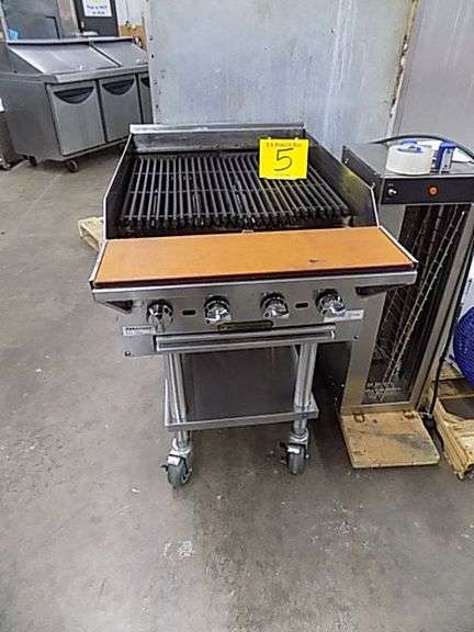 Southbend Nat Gas 4 Burner Char Broiler w/ Equip Stand