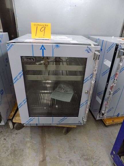 Perlick HB24BS4 24" Black ADA Compliant Single Door Undercounter Beverage Center