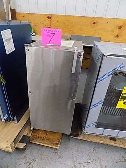 Perlick 80lb 15 Inch Undercounter ADA Signature Series Cubelet Ice Maker - Hinge Reversible - H80CIM