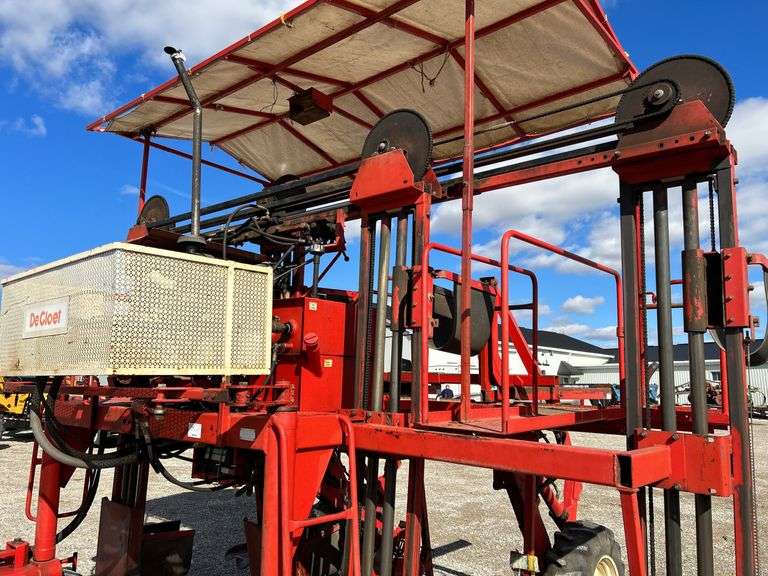 DECLOET SEMI AUTOMATIC 4 ROW TOBACCO HARVESTER