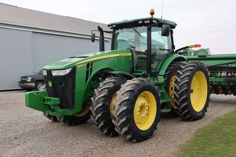 2013 JOHN DEERE 8260R MFWD TRACTOR - Shackelton Auctions Inc.
