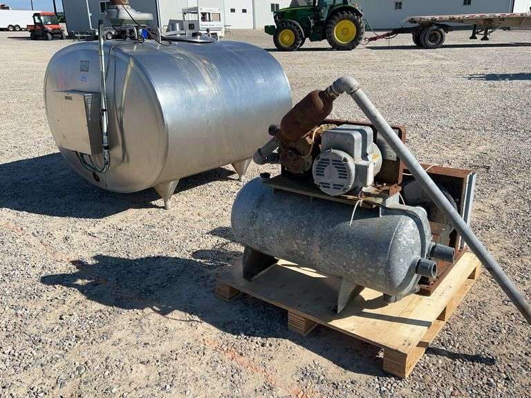 DELAVAL 500 GALLON TANK & COMPRESSOR - Shackelton Auctions Inc.