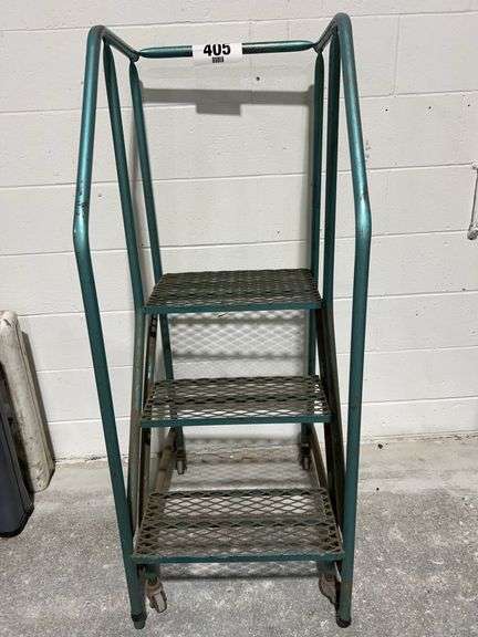 THREE STEP ROLLING STAIRCASE 2 1/2FT