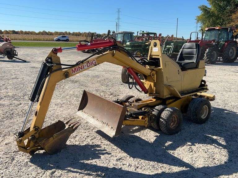 MINI DIG EXCAVATOR - Shackelton Auctions Inc.