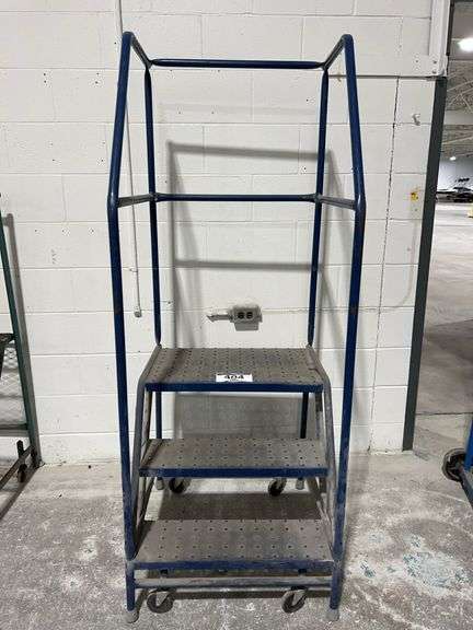 THREE STEP ROLLING STAIRCASE 2 1/2FT