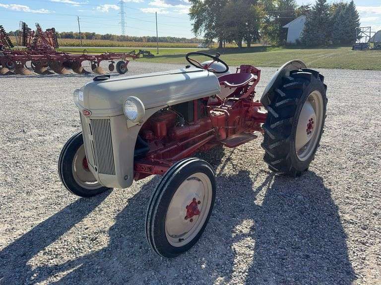 1949 FORD 8N GAS TRACTOR