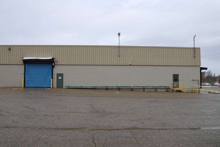 PLEASE ENTER THROUGH DOOR WITH YELLOW STAIRCASE FOR BOTH VIEWING AND PICK UP