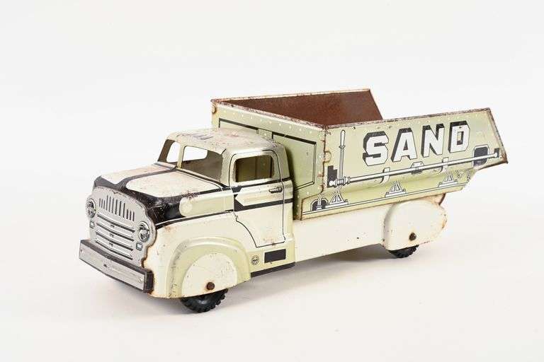 MARX TIN LITHO SAND AND GRAVEL DUMP TRUCK