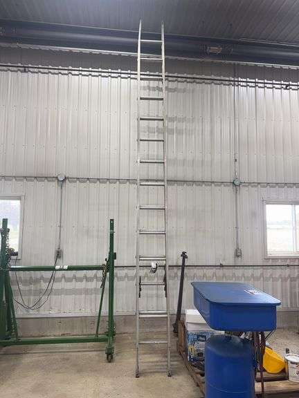24’ ALUMINUM EXTENSION LADDER