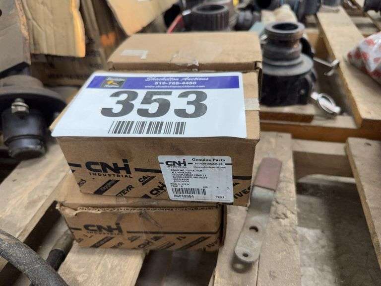 4 CASE HYDRAULIC COUPLERS - Shackelton Auctions Inc.