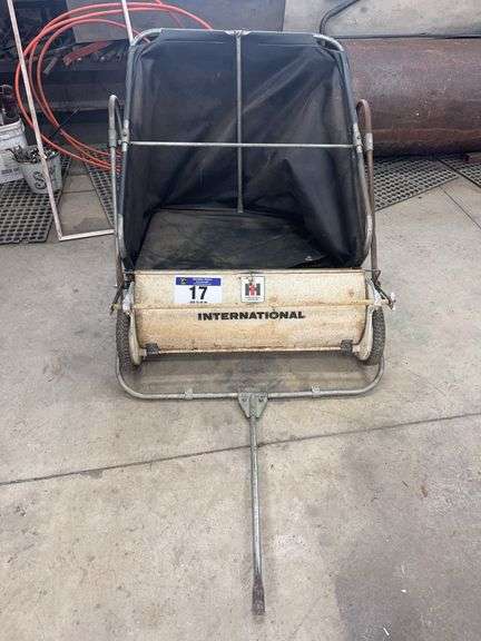 INTERNATIONAL 32" LAWN SWEEPER