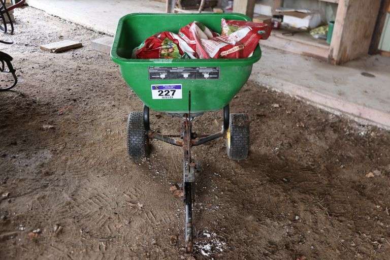 JOHN DEERE TOW BEHIND FERTILZER SPREADER