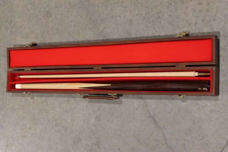 POOL CUE AND CASE Shackelton Auctions Inc.
