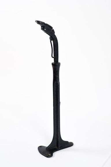 CAST SHOE SHINE FOOT REST - 21"