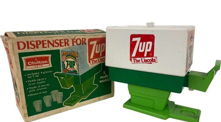 VINTAGE CHILTON TOYS 7UP DISPENSER WITH BOX