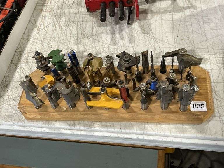 GROUP OD ASSORTED ROUTER BITS - Shackelton Auctions Inc.