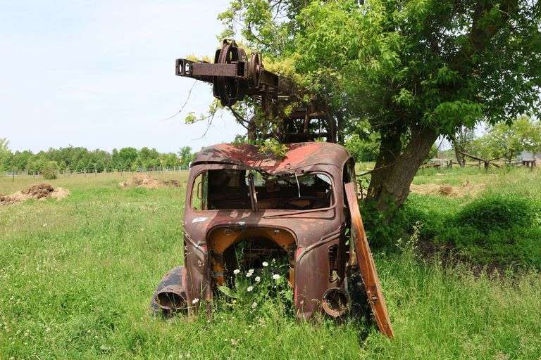 VINTAGE DRILLING TRUCK