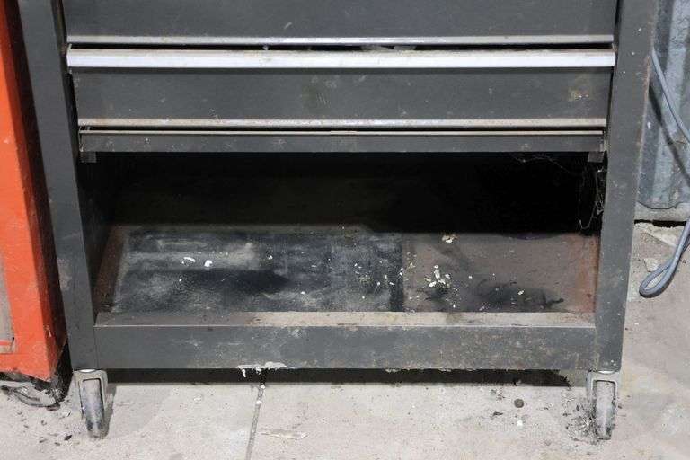 STANLEY ROLLING TOOL CART & CONTENTS