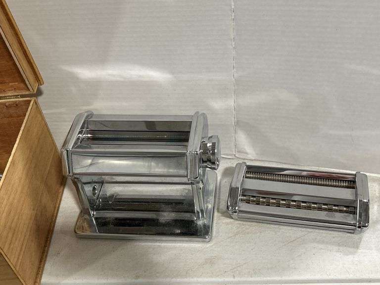 PASTA MAKER
