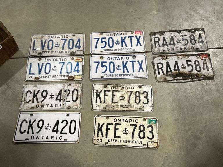 WOODEN TOOLBOX WITH ONTARIO LICENSE PLATES