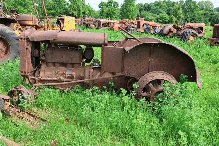 ALLIS CHALMERS 'U' CONTINENTAL ENGINE TRACTOR