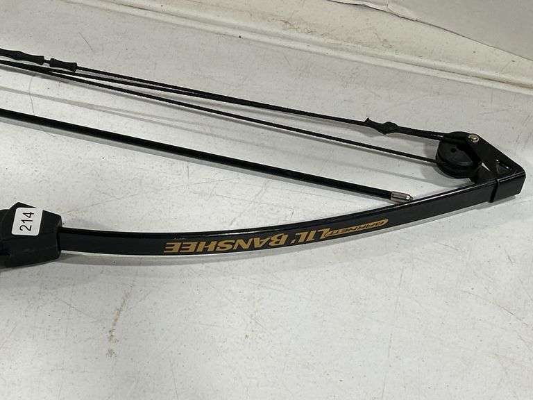 LIL' BANSHEE COMPOUND BOW WITH ARROW