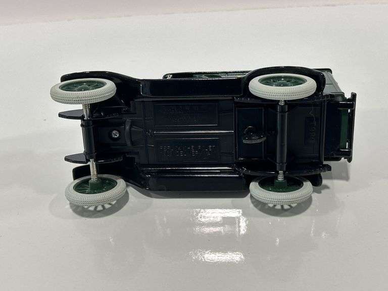 ERTL HEMMINGS MOTOR NEWS 1923 CHEVY 1/2 TON TRUCK BANK - 1//25