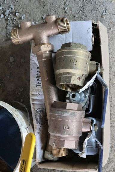 ASSORETED PIPE BALL VALVES