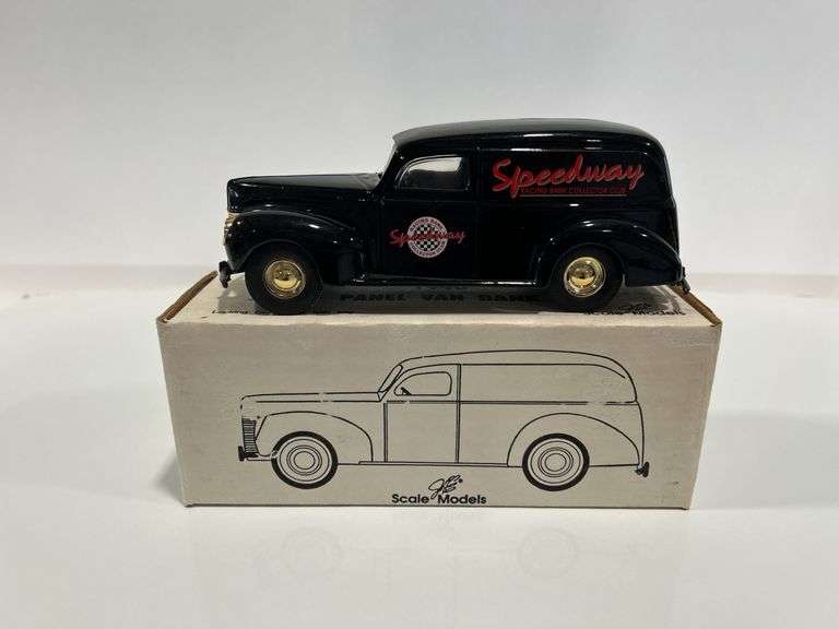 SCALE MODELS SPEEDWAY 1940 PANEL VAN BANK - 1/25