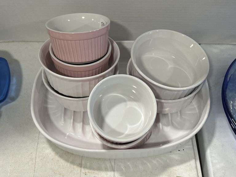 GROUP OF ASSORTED CORNINGWARE & BERGHOFF CERAMIC CASSEROLE DISHES
