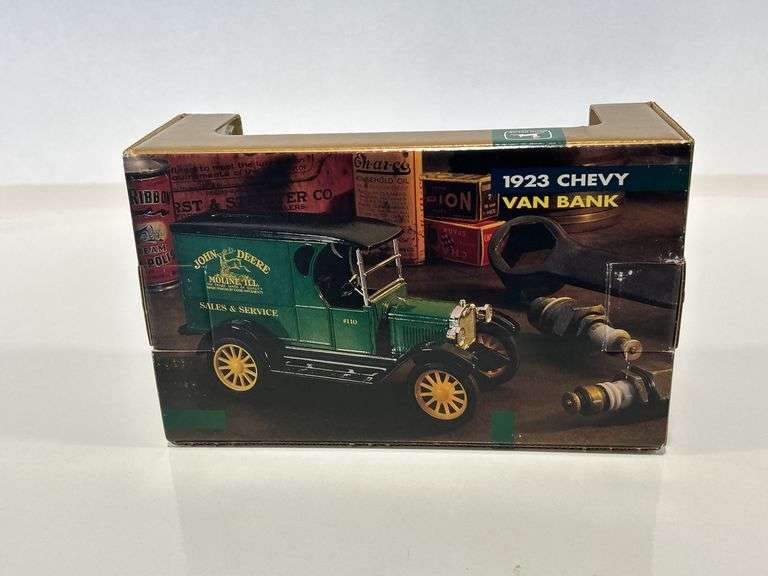 ERTL JOHN DEERE 1923 CHEVROLET VAN BANK - 1/25
