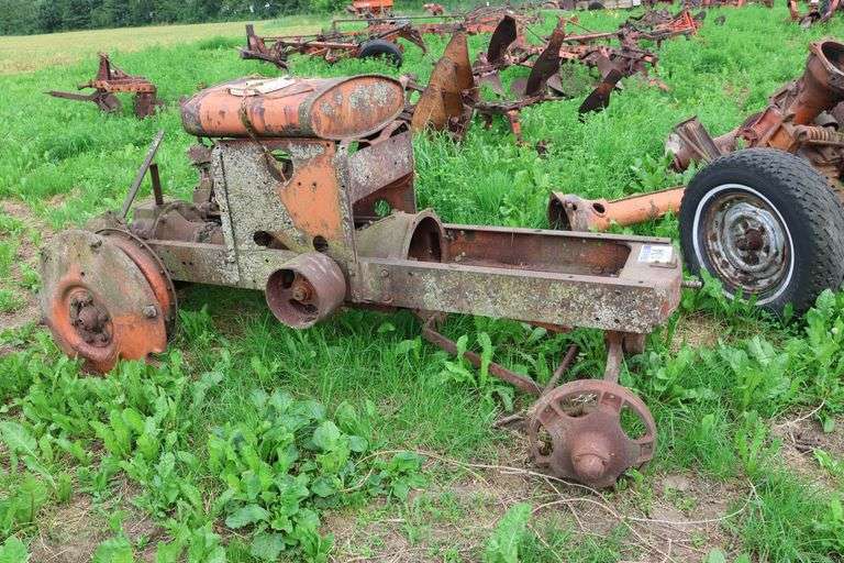 ALLIS CHALMERS TRACTOR FRAME