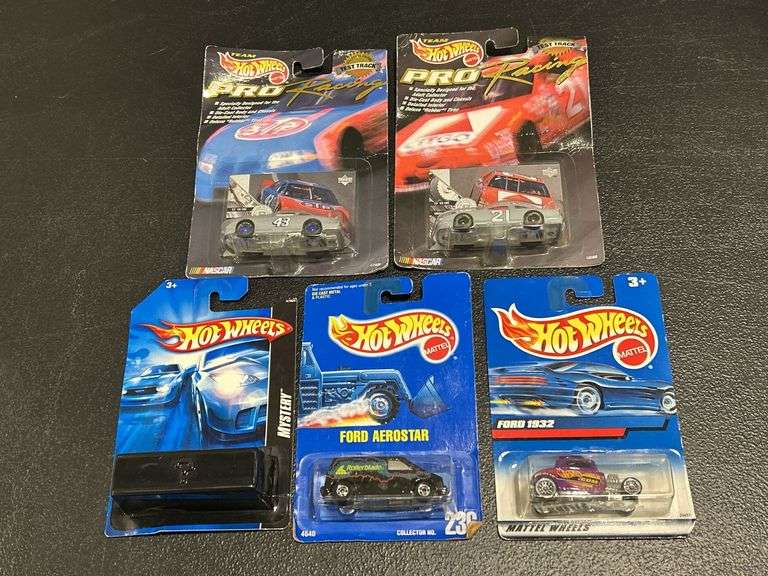 GROUP OF ASSORTED HOT WHEELS CARS