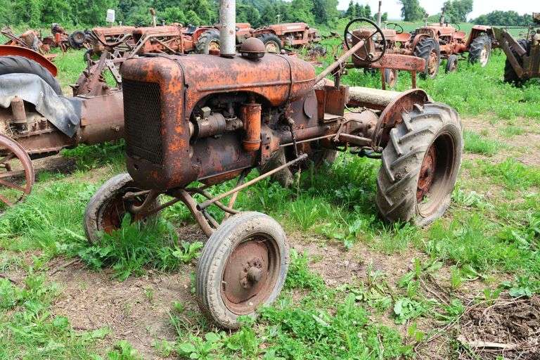 ALLIS CHALMERS 'B' TRACTOR