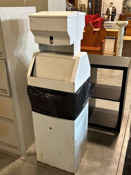 TRASH CAN WITH PAPER TOWEL DISPENSER