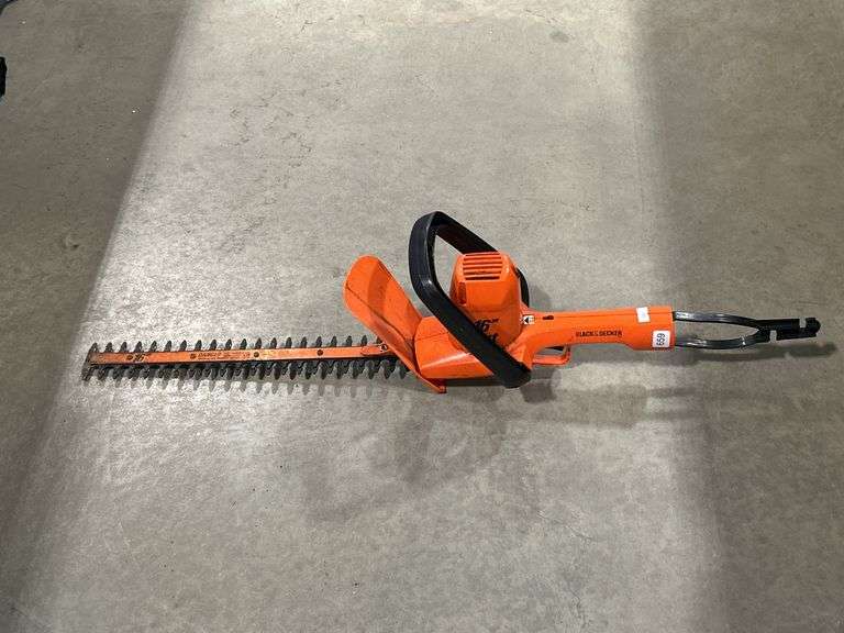 BLACK & DECKER 16" ELECTRIC HEDGE TRIMMER