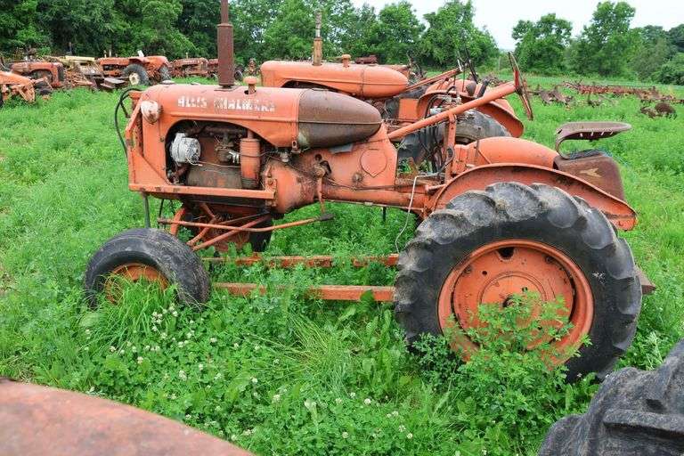 ALLIS CHALMERS 'B' TRACTOR WITH HYDRAULIC UNDER MOUNT