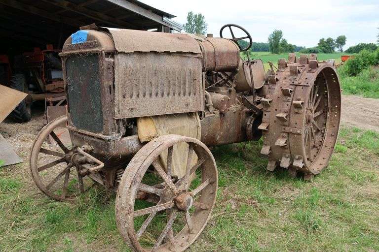 MCCORMICK 15-30 ROAD GRADER TRACTOR