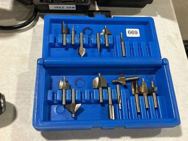 ROUTER BITS & HOLE SAWS