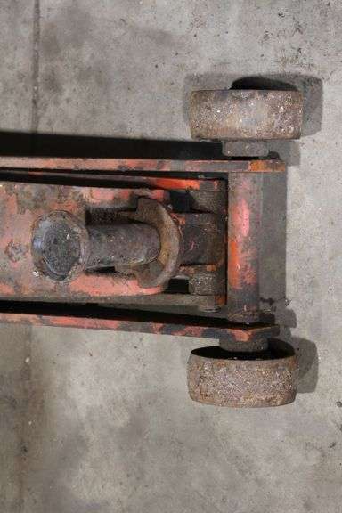 HYDRAULIC FLOOR JACK