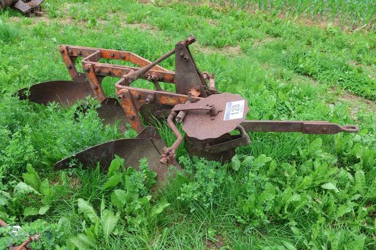 ALLIS CHALMERS SNAP COUPLER 3F PLOW - Shackelton Auctions Inc.
