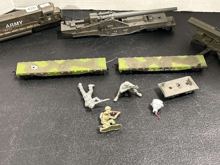 GROUP OF HO SCALE U.S ARMY TRAIN CARS & ENGINE