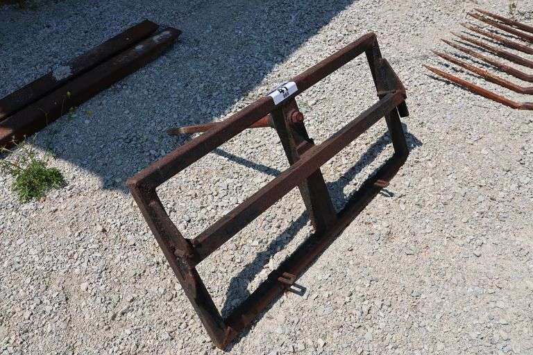 SKID STEER ATTACH BALE SPEAR