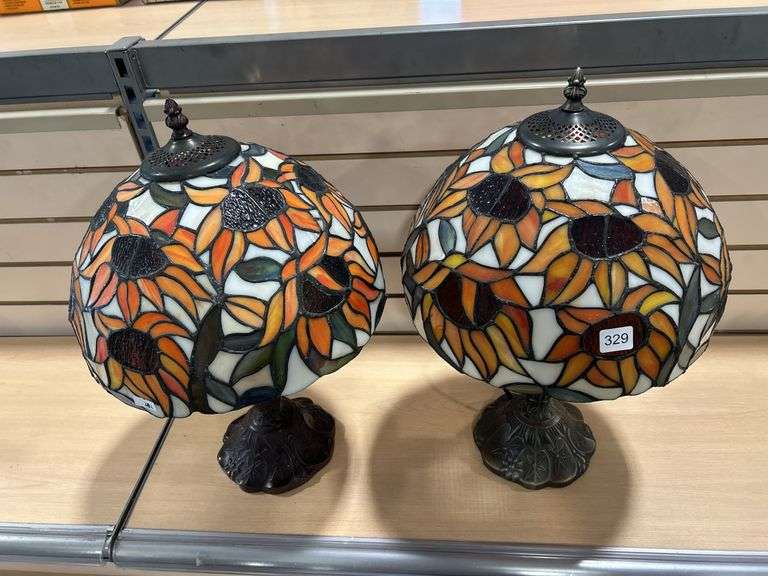 PAIR OF TIFFANY STYLE LAMPS - 18"