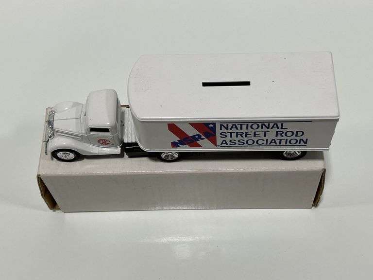 ERTL NATIONAL STREET ROD ASSOCIATION 1937 FORD TRUCK BANK