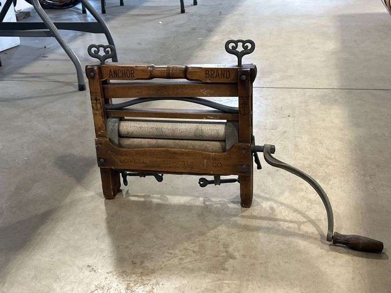 LOVELL MANUFACTURING CO. WRINGER