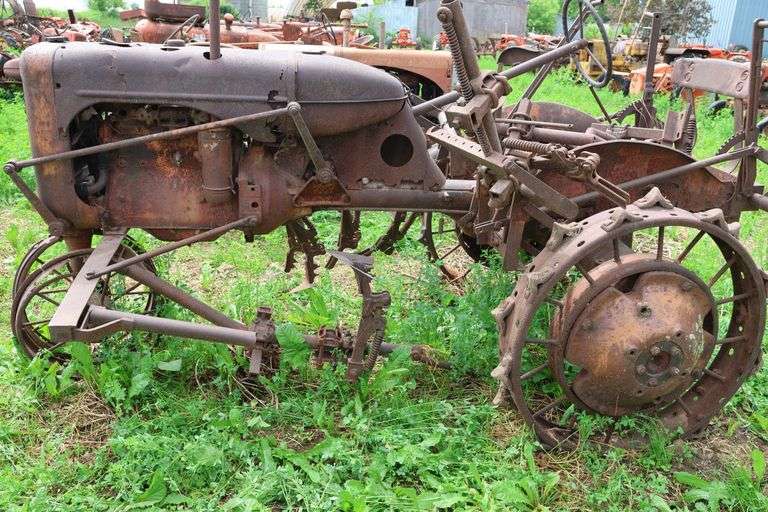ALLIS CHALMERS 'C' STEEL WHEEL TRACTOR WITH CULTIVATOR