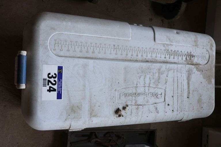 RUBBERMAID COOLER