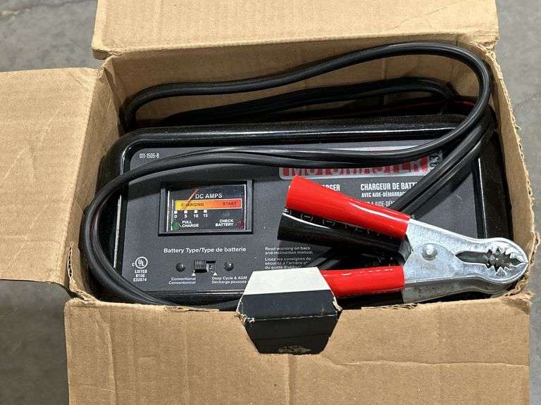 MOTOMASTER BATTERY CHARGER WITH ENGINE START